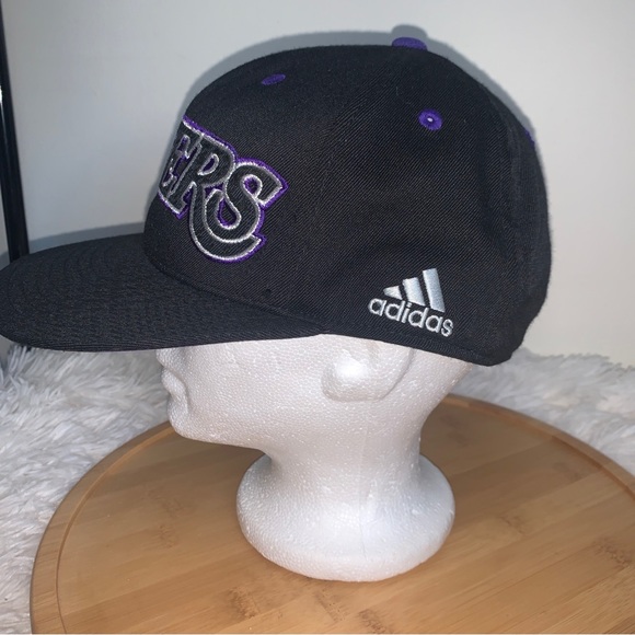 Los Angeles Lakers NBA Black Fitted Hat Cap - Picture 2 of 8